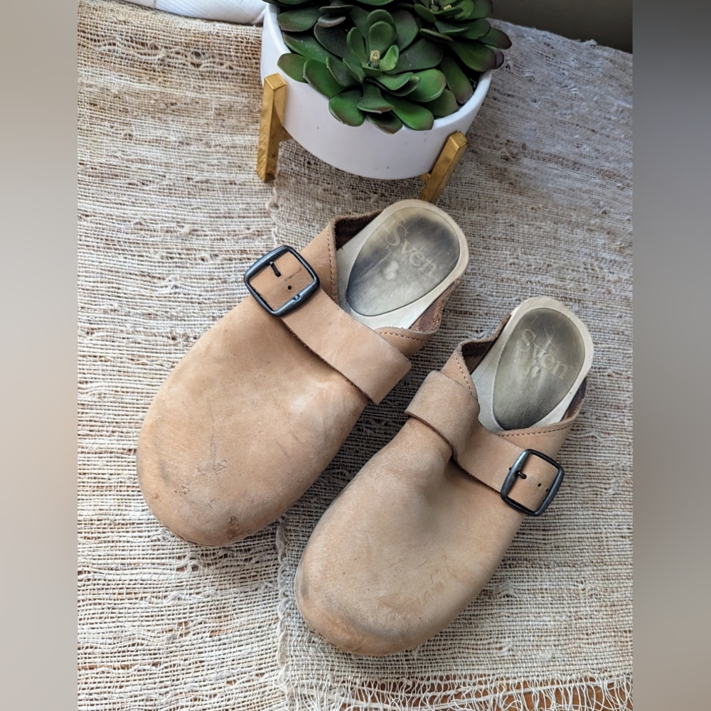 Sven Tan Leather Mules with Black Buckle